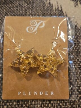 Plunder Gold Flake Star Stud Earrings